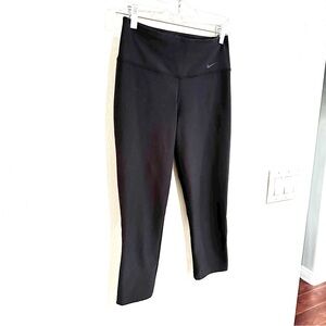 Nike Dri-Fit Women’s Black Knee Length Leggings Size Small